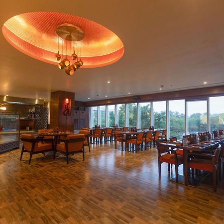 Hilton Garden Inn New Delhi/Saket Екстер'єр фото