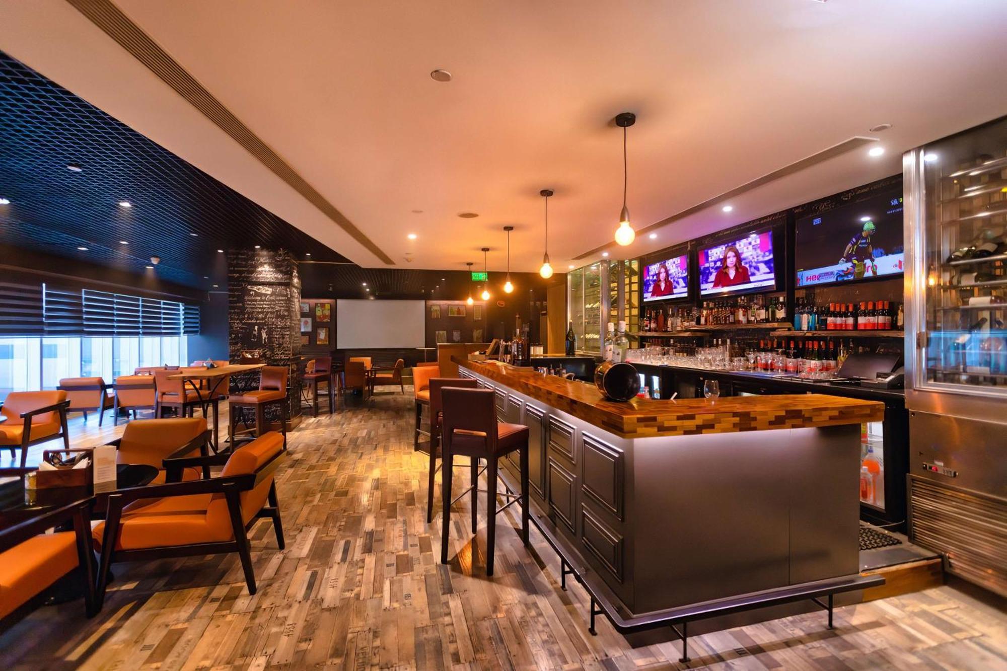 Hilton Garden Inn New Delhi/Saket Екстер'єр фото
