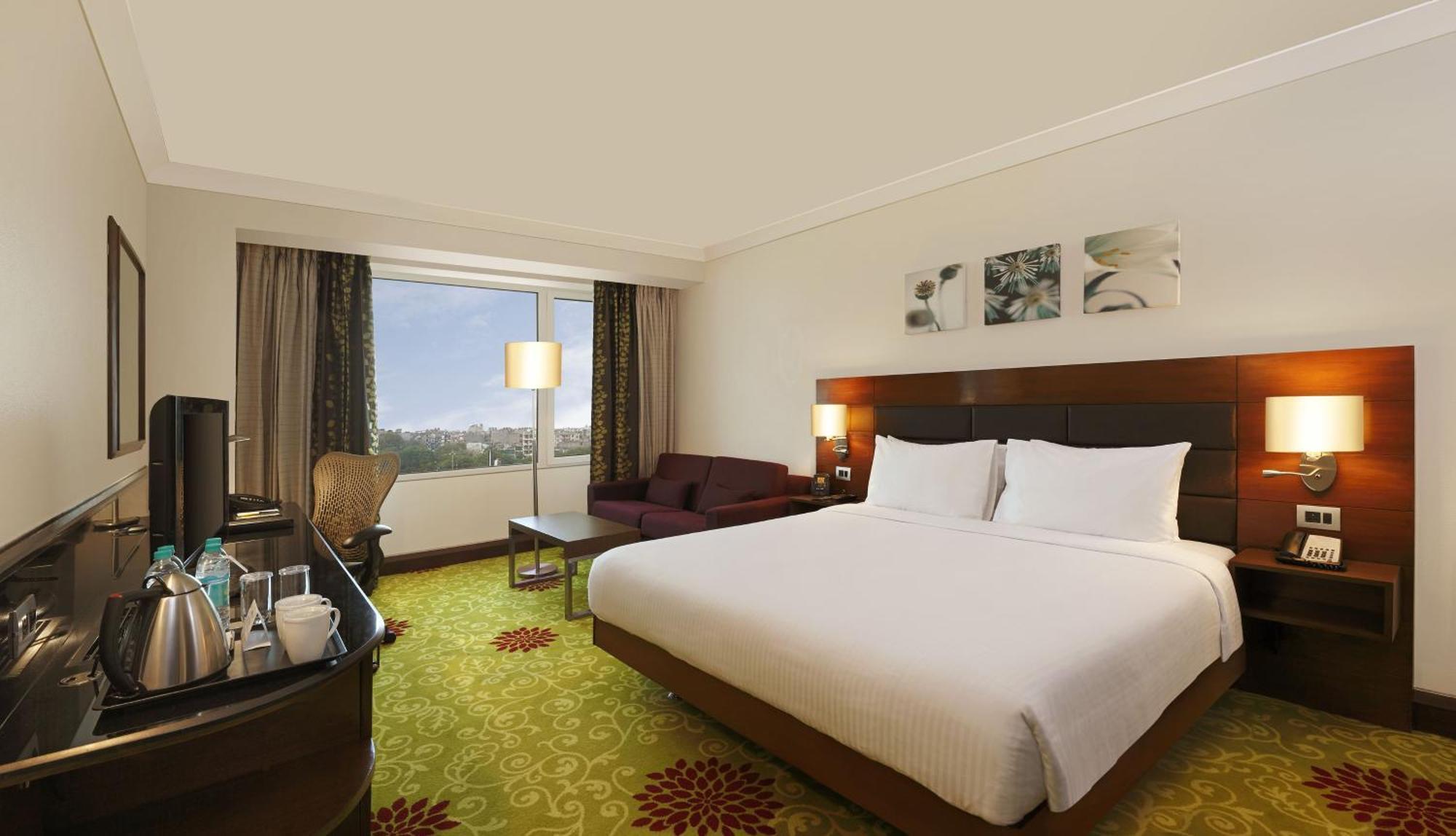 Hilton Garden Inn New Delhi/Saket Екстер'єр фото