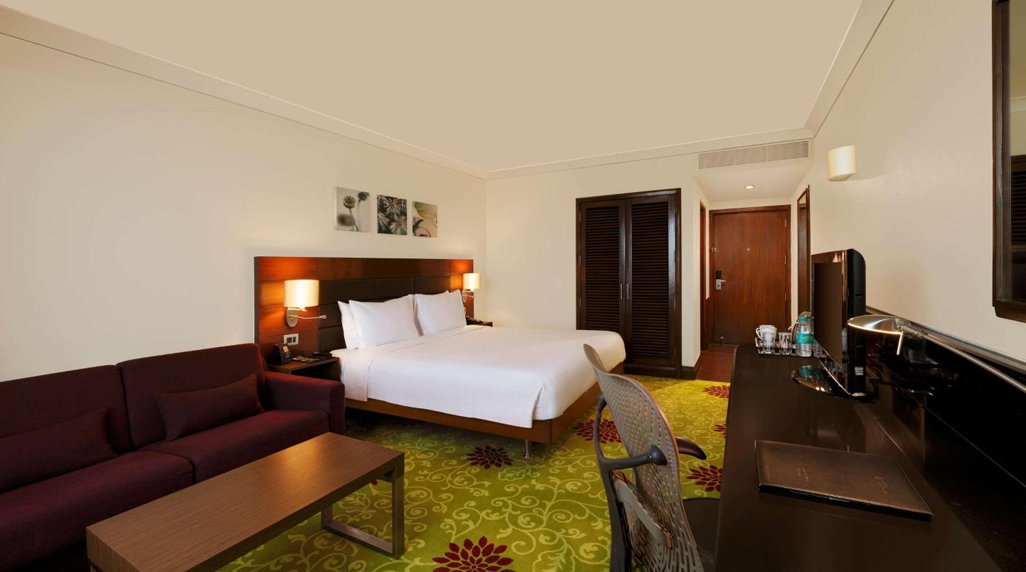 Hilton Garden Inn New Delhi/Saket Екстер'єр фото