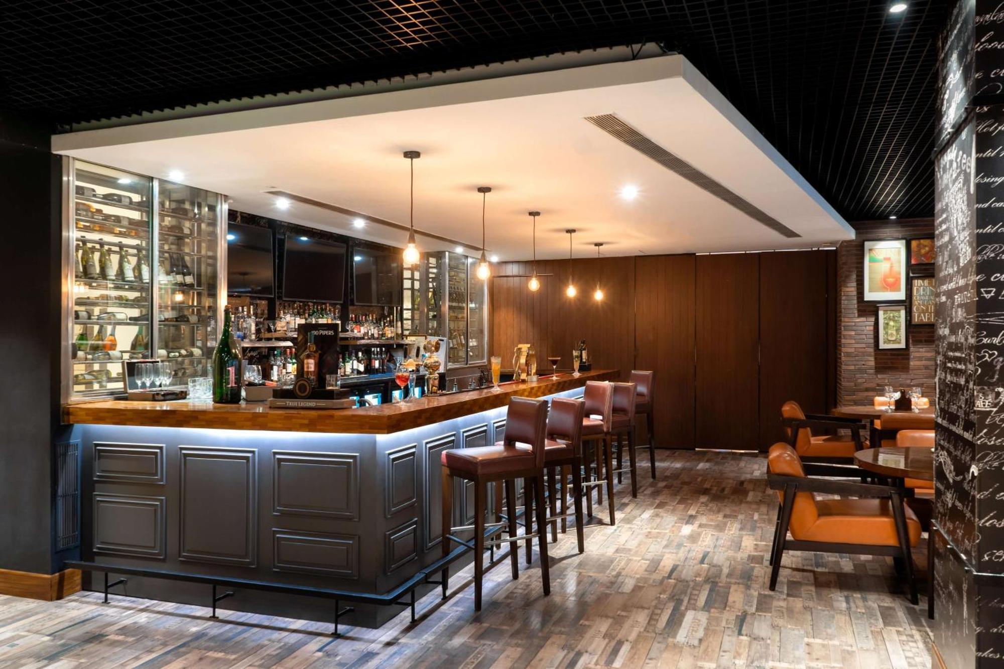 Hilton Garden Inn New Delhi/Saket Екстер'єр фото