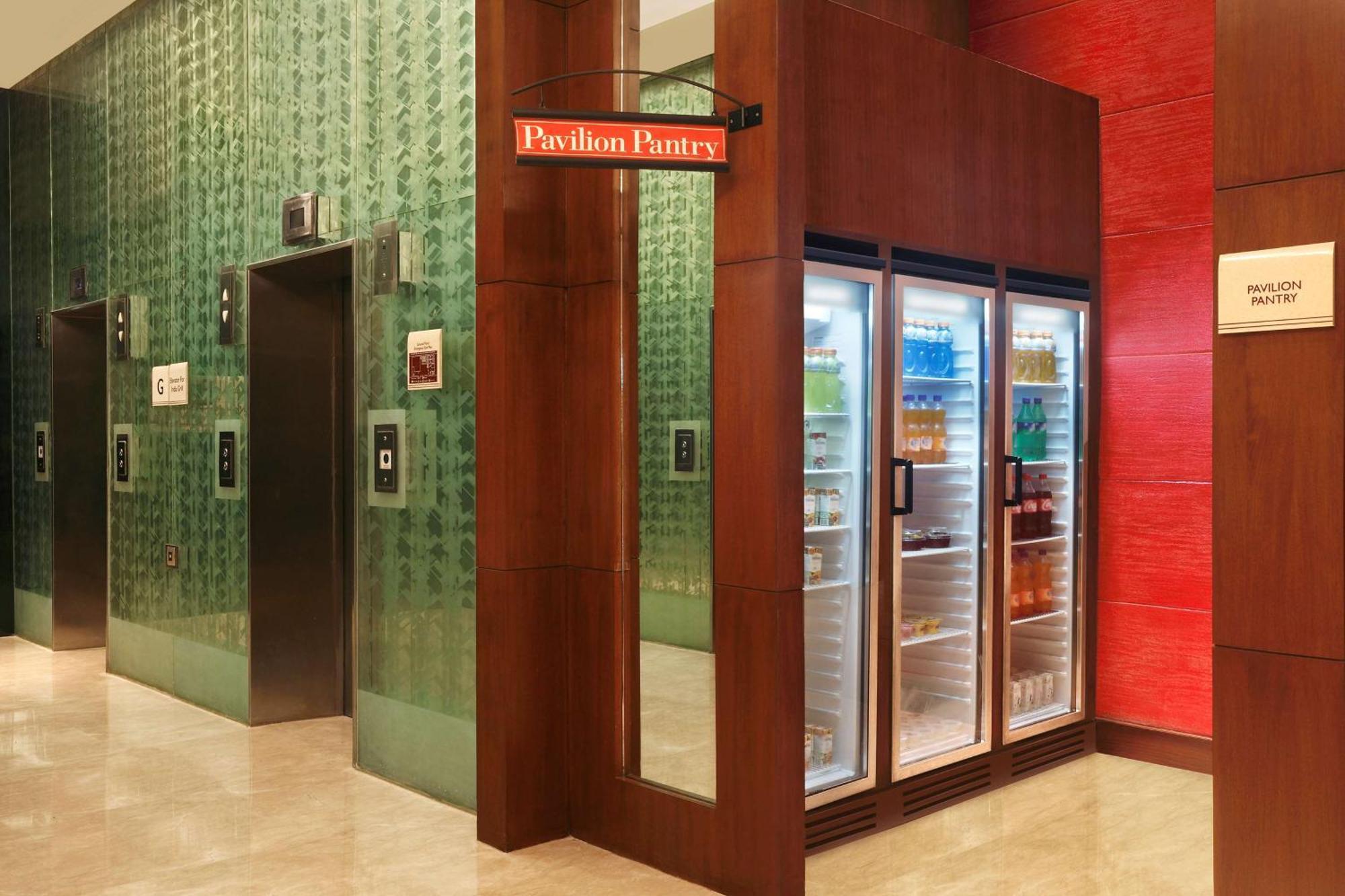 Hilton Garden Inn New Delhi/Saket Екстер'єр фото